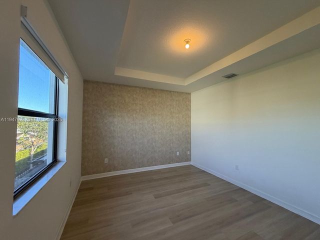 909 NE 211th Street, Miami, FL 33179