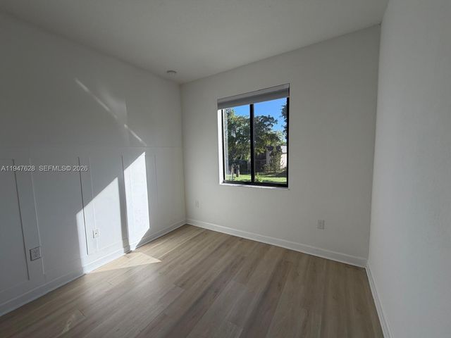 909 NE 211th Street, Miami, FL 33179