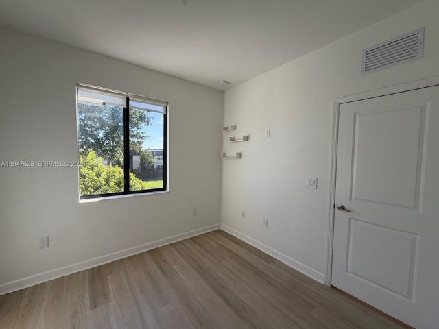 909 NE 211th Street, Miami, FL 33179