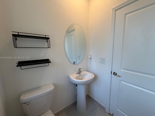 909 NE 211th Street, Miami, FL 33179