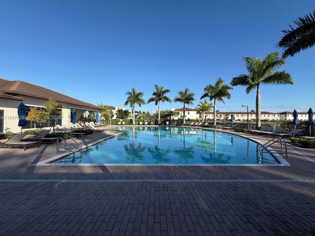 909 NE 211th Street, Miami, FL 33179