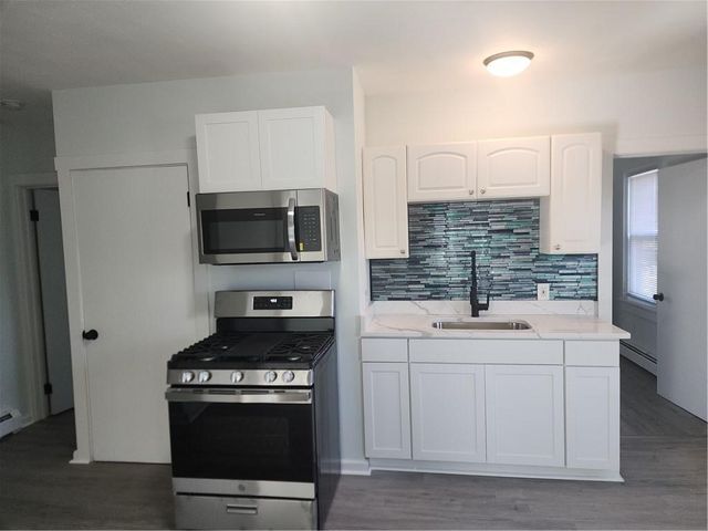 59 Court Street, Bristol, RI 02809