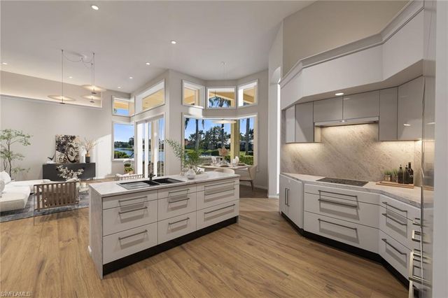 968 Spanish Moss TRL, Naples, FL 34108