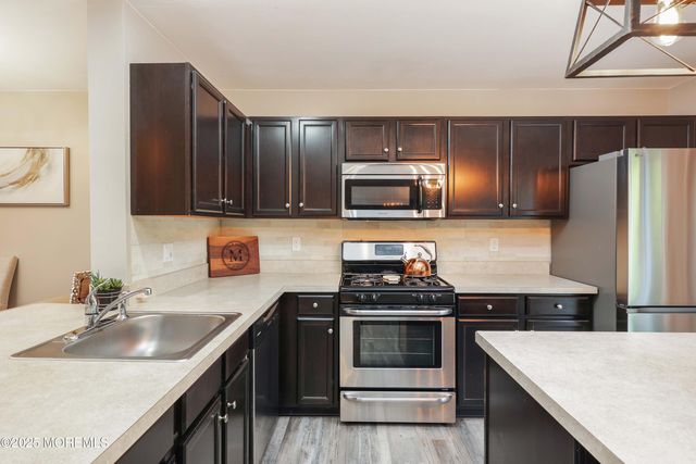 207 Harvest Way, Toms River, NJ 08755