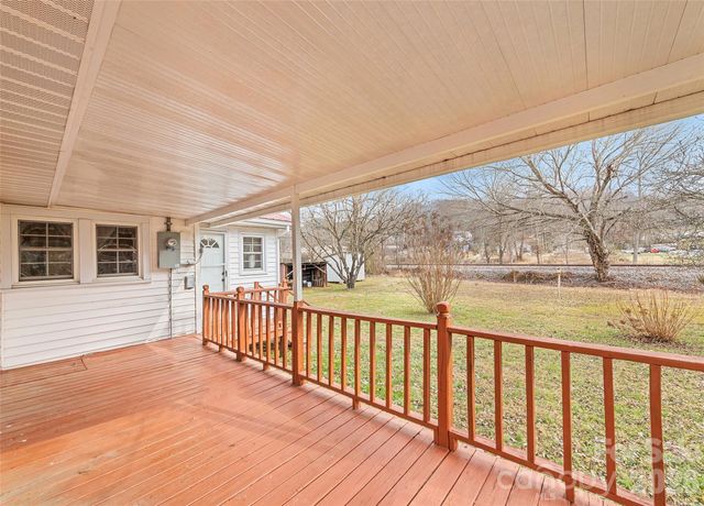 1124 Skyland Drive, Sylva, NC 28779