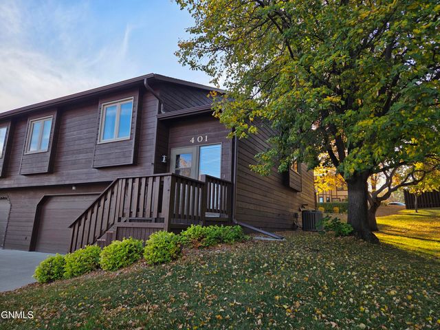 401 Brandon Drive E, Bismarck, ND 58503 property photo