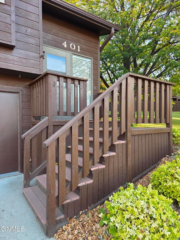 401 Brandon Drive E, Bismarck, ND 58503 photo 3