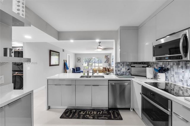 900 SW 128th Avenue 105D, Pembroke Pines, FL 33027