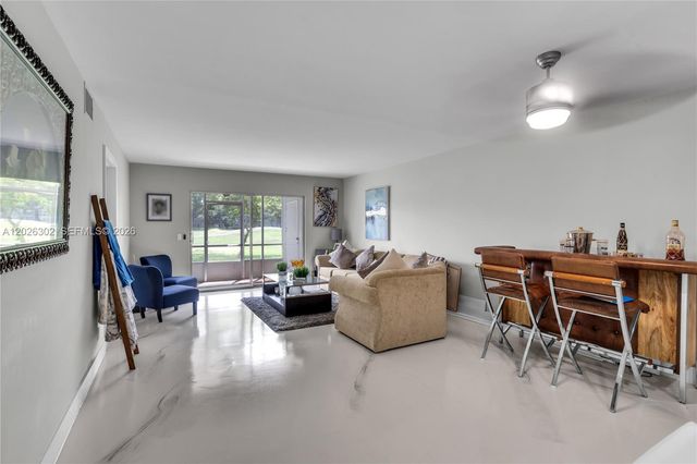900 SW 128th Avenue 105D, Pembroke Pines, FL 33027