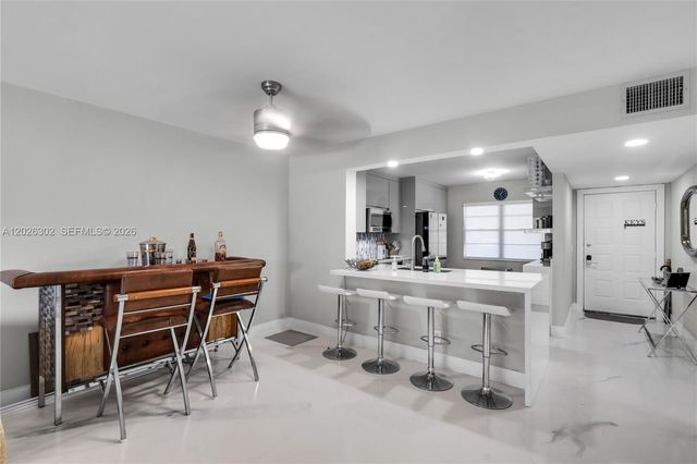 900 SW 128th Avenue 105D, Pembroke Pines, FL 33027