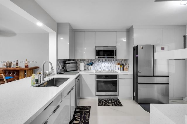 900 SW 128th Avenue 105D, Pembroke Pines, FL 33027