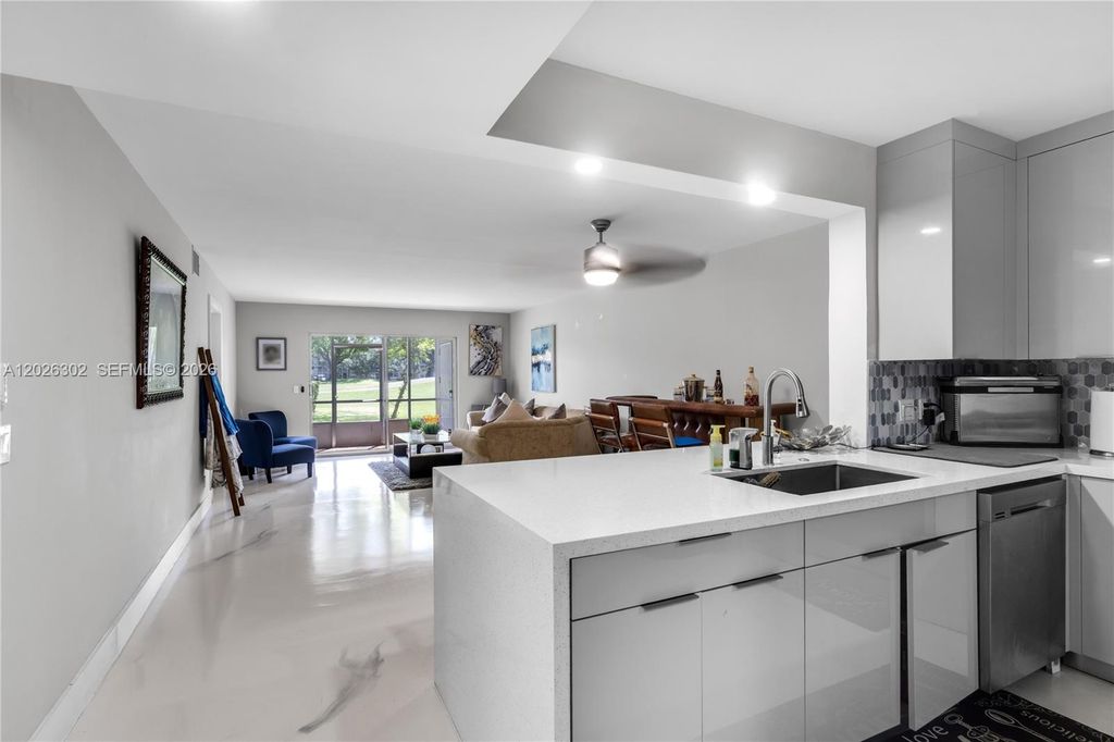 900 SW 128th Avenue 105D, Pembroke Pines, FL 33027