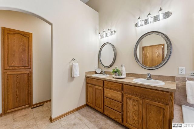 4304 N 176th Avenue, Omaha, NE 68116