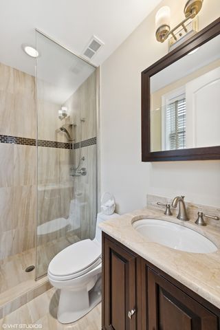 1515 N North Park Avenue, Chicago, IL 60610