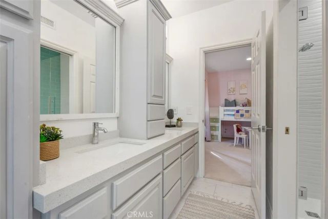 25582 Rapid Falls, Laguna Hills, CA 92653