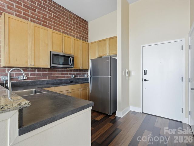 710 W Trade Street, Charlotte, NC 28202