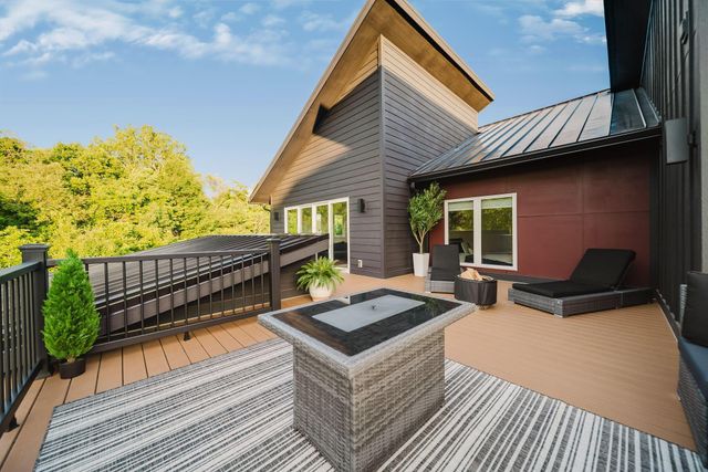 1022 Lale Point, Delaware, OH 43015