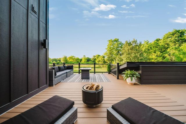 1022 Lale Point, Delaware, OH 43015