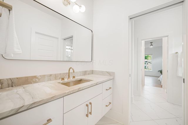 1022 Lale Point, Delaware, OH 43015