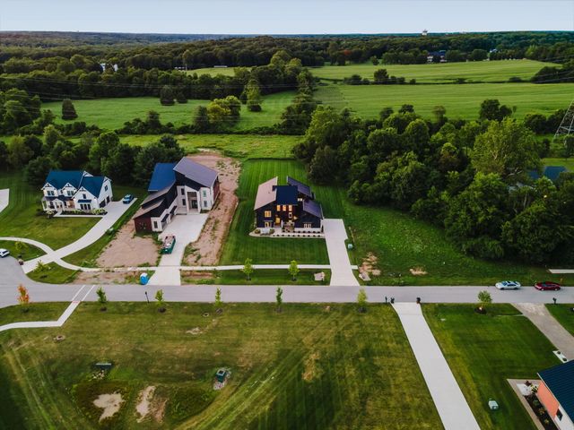 1022 Lale Point, Delaware, OH 43015