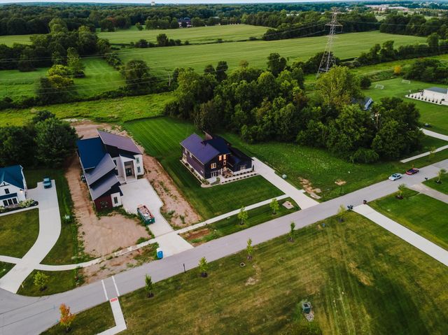 1022 Lale Point, Delaware, OH 43015