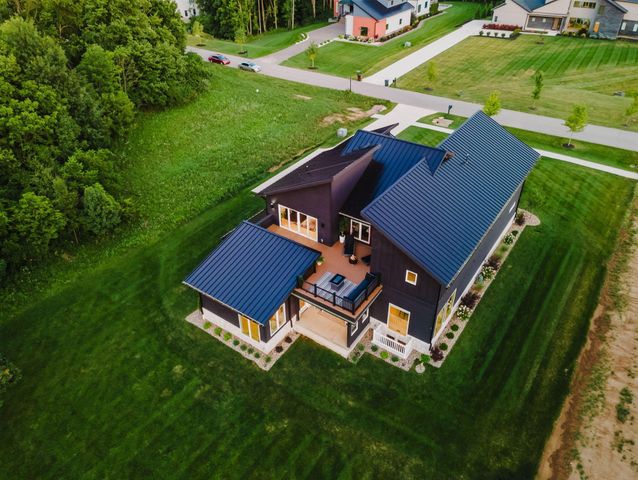 1022 Lale Point, Delaware, OH 43015