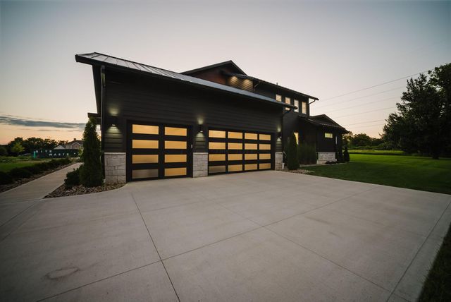 1022 Lale Point, Delaware, OH 43015