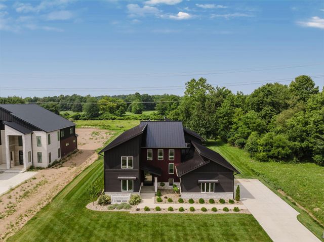 1022 Lale Point, Delaware, OH 43015
