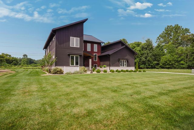 1022 Lale Point, Delaware, OH 43015