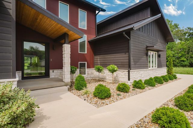 1022 Lale Point, Delaware, OH 43015