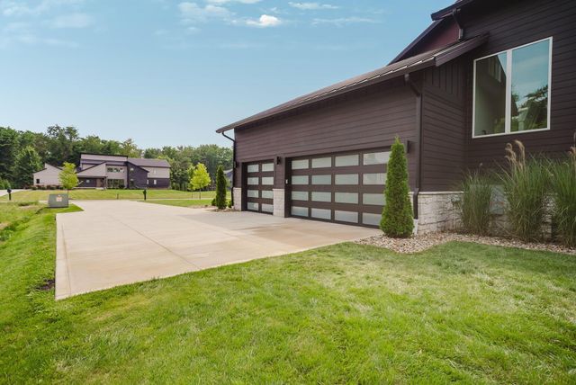 1022 Lale Point, Delaware, OH 43015