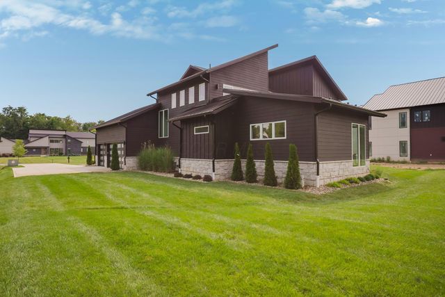 1022 Lale Point, Delaware, OH 43015
