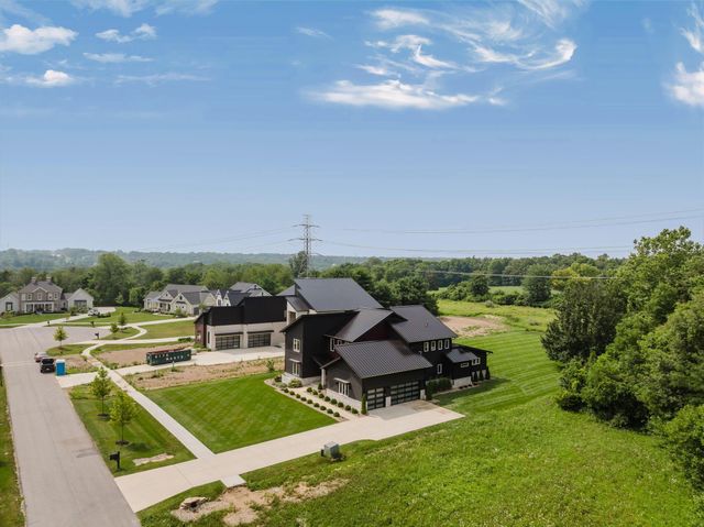 1022 Lale Point, Delaware, OH 43015