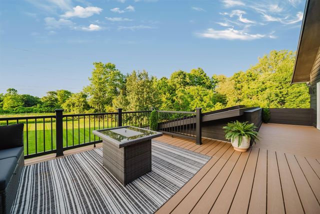 1022 Lale Point, Delaware, OH 43015