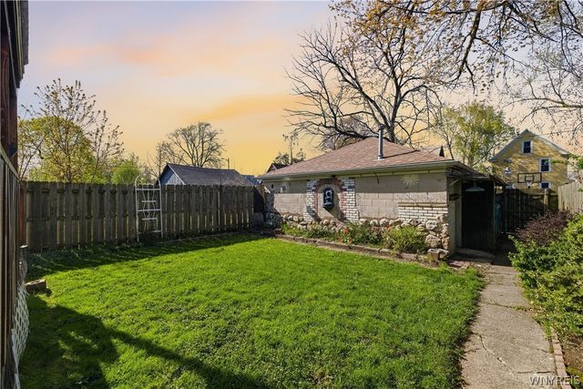 2462 La Salle Avenue, Niagara Falls, NY 14301