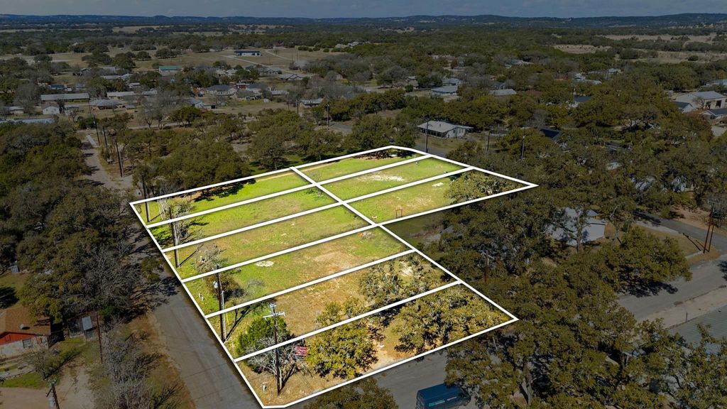 1113 Mesquite ST, Blanco, TX 78606