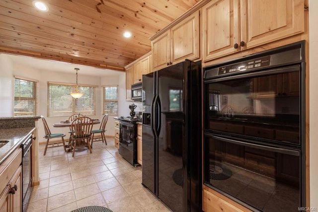 379 Fawntrail Place, Big Bear, CA 92315