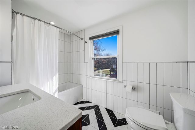 2353 Charney Road, University Heights, OH 44118