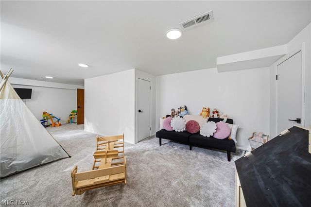 2353 Charney Road, University Heights, OH 44118