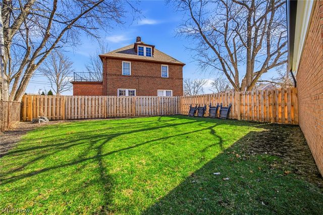 2353 Charney Road, University Heights, OH 44118