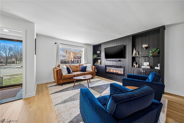 2353 Charney Road, University Heights, OH 44118