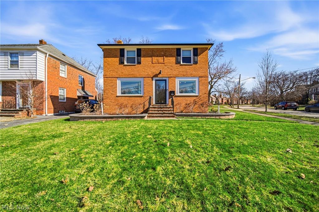 2353 Charney Road, University Heights, OH 44118