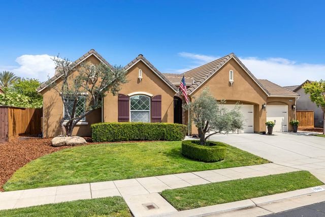 1945 N Emil Avenue, Clovis, CA 93619