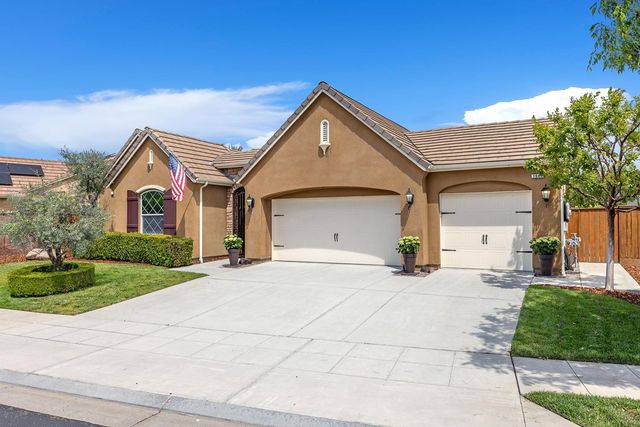 1945 N Emil Avenue, Clovis, CA 93619