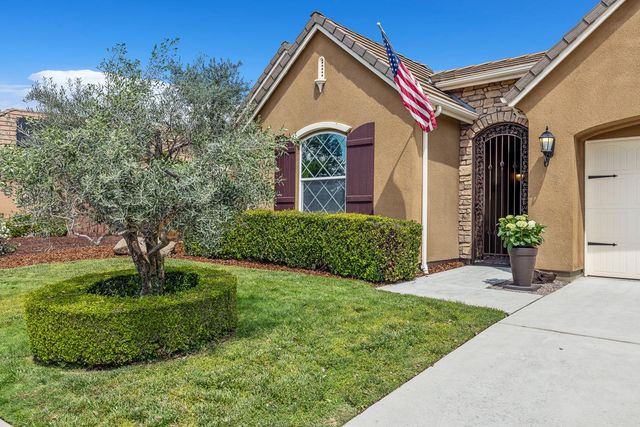 1945 N Emil Avenue, Clovis, CA 93619