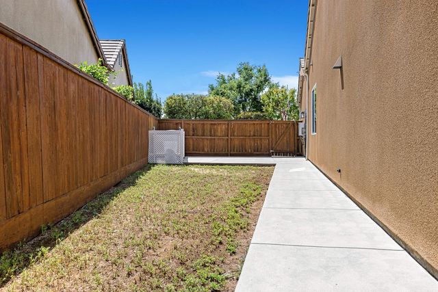 1945 N Emil Avenue, Clovis, CA 93619