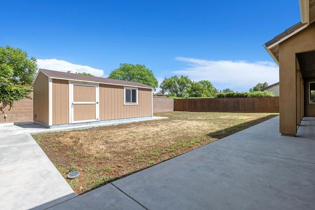 1945 N Emil Avenue, Clovis, CA 93619