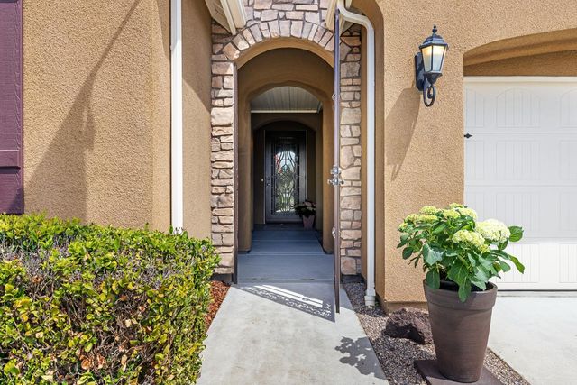 1945 N Emil Avenue, Clovis, CA 93619