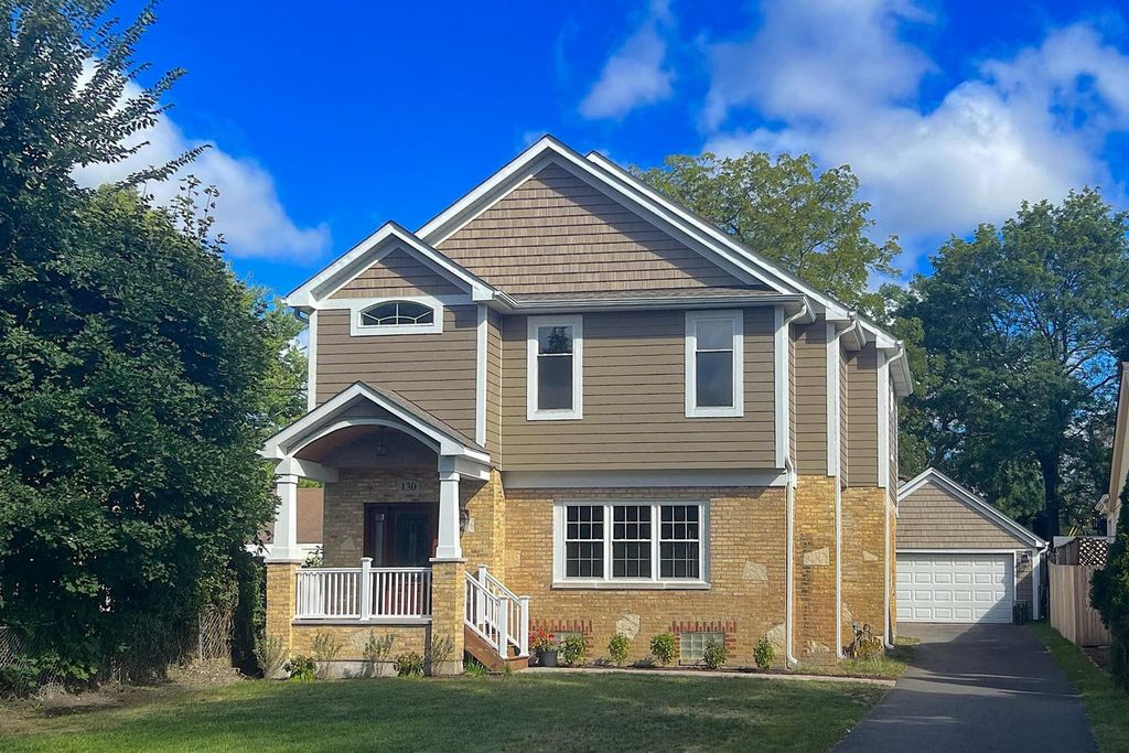 130 W Ellis Avenue, Libertyville, IL 60048