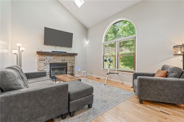 6498 NW Morrell Drive, Parkville, MO 64152